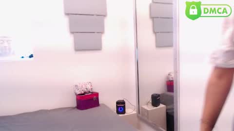 Eva Twiss online show from 09.18.25