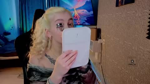 Snapshot of evavibe chatting on 05.15.26 evavibe online show from 05.15.26
