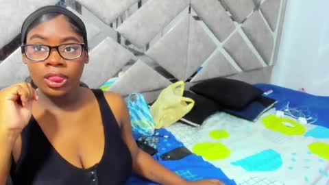 Snapshot of evaxemma chatting on 05.22.26 Eva And Emmanuel online show from 05.22.26