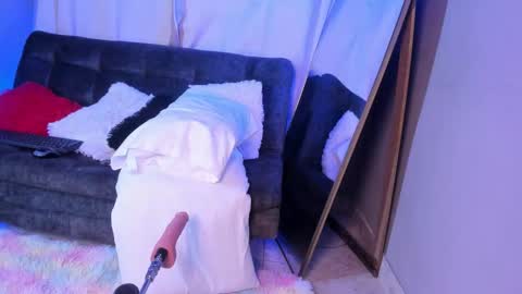 Eva Queen online show from 11.25.25