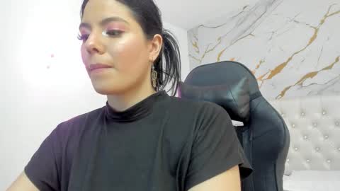 evelin__thompsson online show from 03.25.26