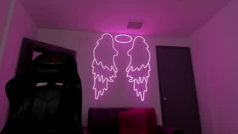 evelin__thompsson online show from 04.18.26