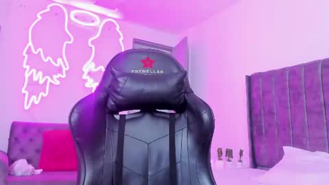 evelin__thompsson online show from 07.18.26