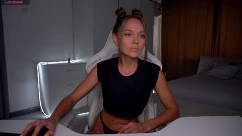 Snapshot of evelina_fox chatting on 06.28.26 Evelina online show from 06.28.26