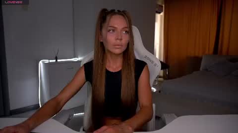 Snapshot of evelina_fox chatting on 07.25.26 Evelina online show from 07.25.26