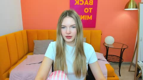 Snapshot of evelineamore chatting on 05.10.26 Eveline online show from 05.10.26