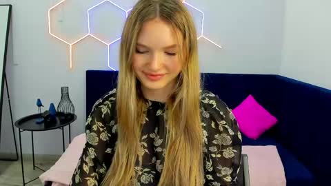 Snapshot of evelineamore chatting on 06.06.26 Eveline online show from 06.06.26