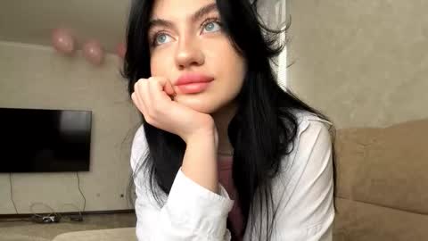 Snapshot of evelinkowski chatting on 02.25.26 Sofia online show from 02.25.26