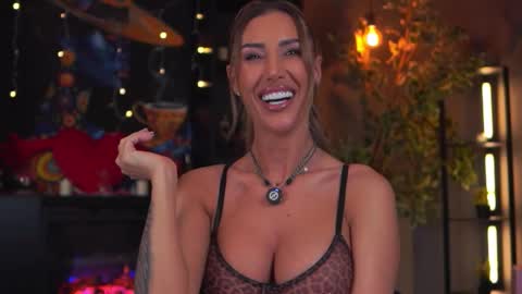 Evelyn online show from 03.07.26