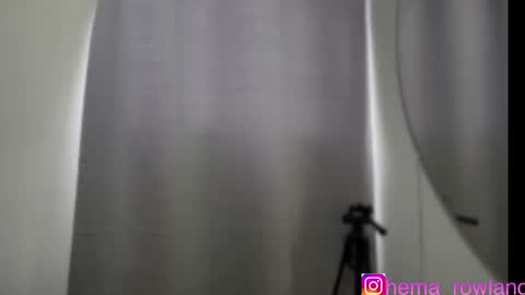 Snapshot of evelyn_jhonson3 chatting on 01.06.25 E V E L Y N online show from 01.06.25