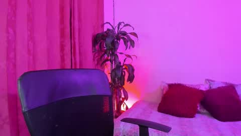 Evelyn Sandoval online show from 03.16.26