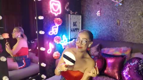 Snapshot of evelynagrey chatting on 12.12.24 EvelynaGrey online show from 12.12.24