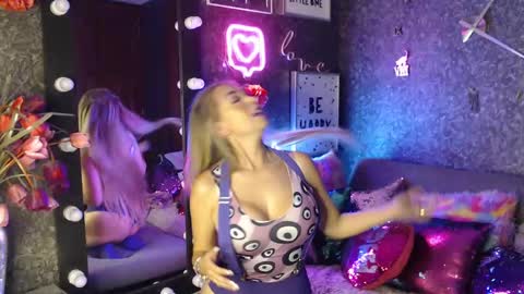 Snapshot of evelynagrey chatting on 12.13.24 EvelynaGrey online show from 12.13.24