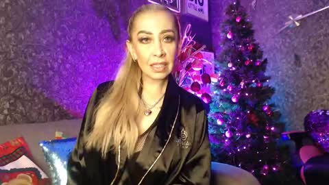 Snapshot of evelynagrey chatting on 12.29.24 EvelynaGrey online show from 12.29.24
