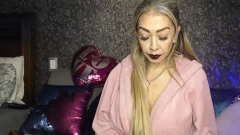 Snapshot of evelynagrey chatting on 01.07.25 EvelynaGrey online show from 01.07.25