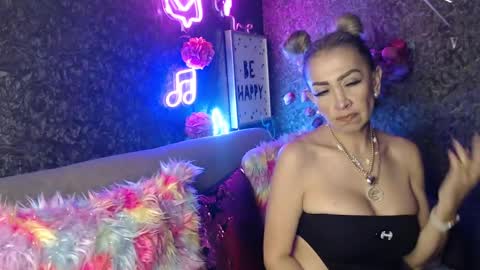 Snapshot of evelynagrey chatting on 01.18.25 EvelynaGrey online show from 01.18.25