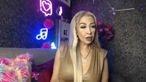 Snapshot of evelynagrey chatting on 01.25.25 EvelynaGrey online show from 01.25.25