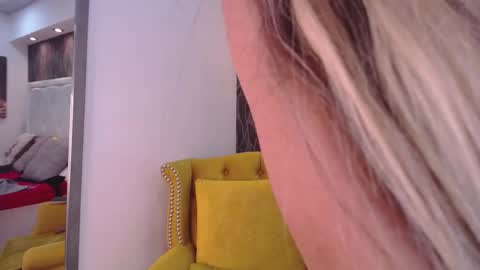 Snapshot of evelynagrey chatting on 03.03.25 EvelynaGrey online show from 03.03.25