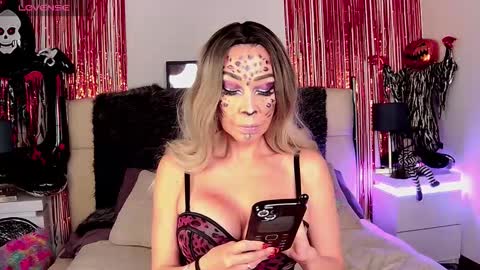 Snapshot of evelynagrey chatting on 10.23.25 EvelynaGrey online show from 10.23.25