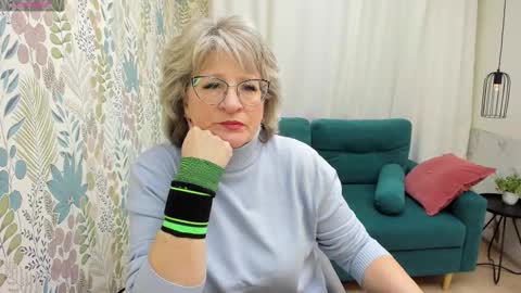 Evelyn online show from 02.04.26