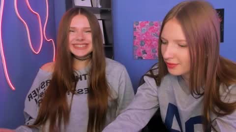 Snapshot of evelynlovelyy chatting on 03.20.26 evelynlovelyy online show from 03.20.26