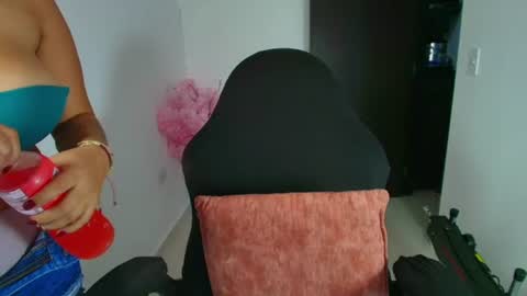 Snapshot of evemilk chatting on 06.11.26 evelin 3 online show from 06.11.26