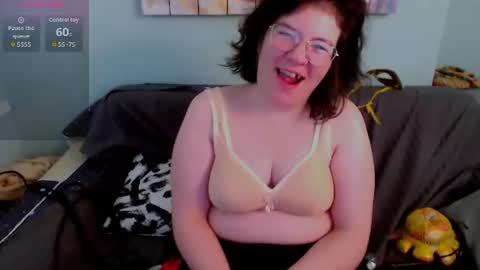 Snapshot of everly_rays chatting on 06.22.26 Everly online show from 06.22.26