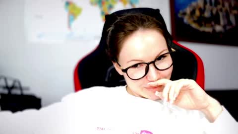 Snapshot of evesib chatting on 04.10.26 Goddes 1 online show from 04.10.26