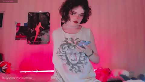 Snapshot of evevalentine_ chatting on 05.15.26 Eva online show from 05.15.26