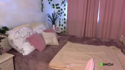 Snapshot of evi_brook chatting on 09.27.25 evi_brook online show from 09.27.25