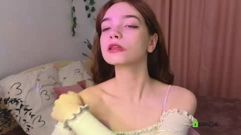 Snapshot of evi_brook chatting on 10.12.25 evi_brook online show from 10.12.25