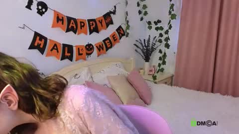 Snapshot of evi_brook chatting on 10.21.25 evi_brook online show from 10.21.25