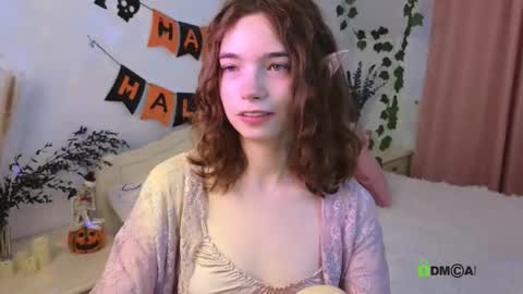 Snapshot of evi_brook chatting on 10.22.25 evi_brook online show from 10.22.25
