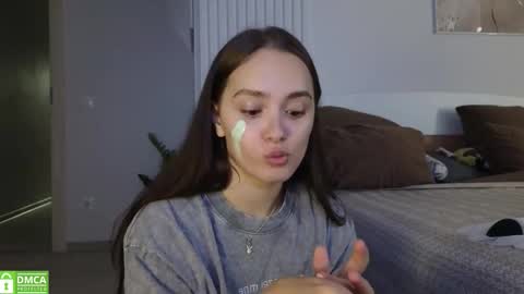 evi_woow online show from 10.10.25