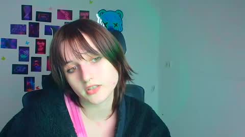 Evie online show from 12.22.25