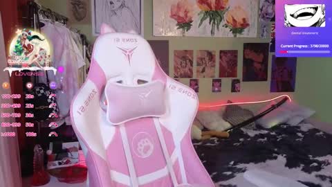 Evie online show from 12.26.24