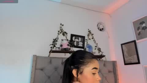 Ivi Alejandra  online show from 10.22.25