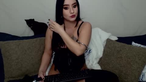 EvvaDomme online show from 02.02.25