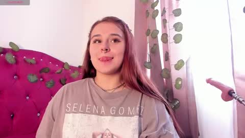 Snapshot of evy_orange1 chatting on 12.01.24 EVY online show from 12.01.24