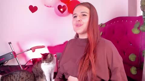 Snapshot of evy_orange1 chatting on 02.08.25 EVY online show from 02.08.25