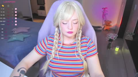 Snapshot of exhoneyangel chatting on 01.30.25 Amy online show from 01.30.25