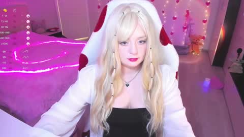 Snapshot of exhoneyangel chatting on 02.20.25 Amy online show from 02.20.25