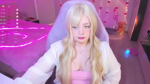 Snapshot of exhoneyangel chatting on 03.10.25 Amy online show from 03.10.25