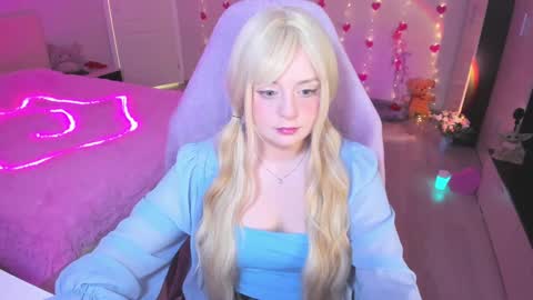 Snapshot of exhoneyangel chatting on 03.11.25 Amy online show from 03.11.25