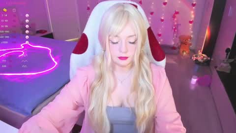 Snapshot of exhoneyangel chatting on 03.12.25 Amy online show from 03.12.25