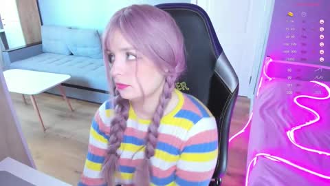 Snapshot of exhoneyangel chatting on 09.25.25 Amy online show from 09.25.25