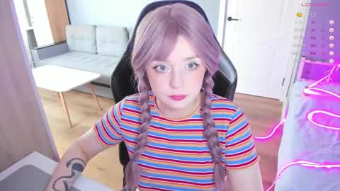 Snapshot of exhoneyangel chatting on 10.03.25 Amy online show from 10.03.25