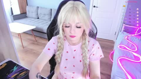 Snapshot of exhoneyangel chatting on 04.07.26 Amy online show from 04.07.26
