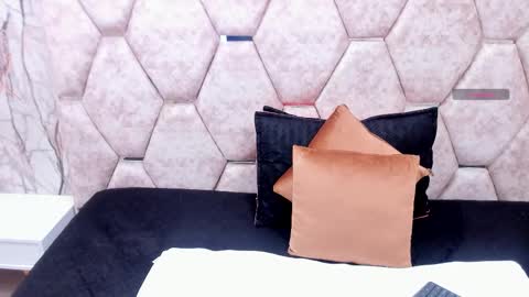 Snapshot of exotic_ebony_ chatting on 10.17.25 Alison online show from 10.17.25