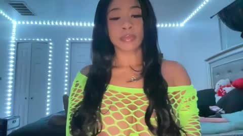 Snapshot of exotic_mariah chatting on 01.26.25 Mariah online show from 01.26.25